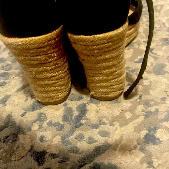 Christian siriano worn a few times size 6 - Picture 4 of 5